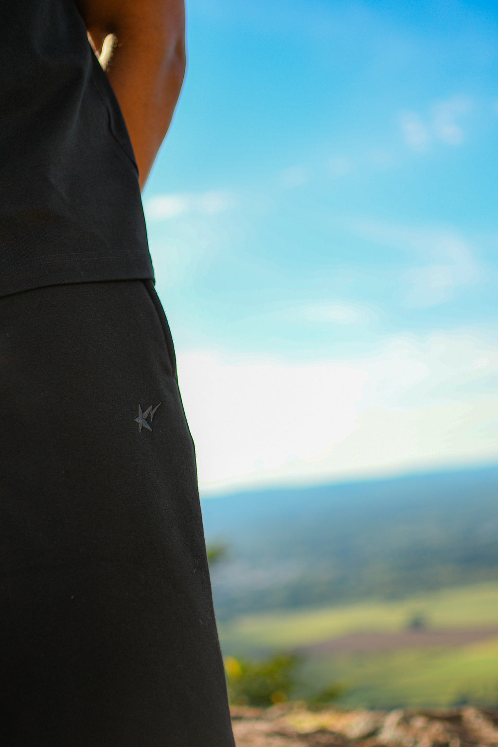 MAMOUR BLACK 3/4 SHORTS