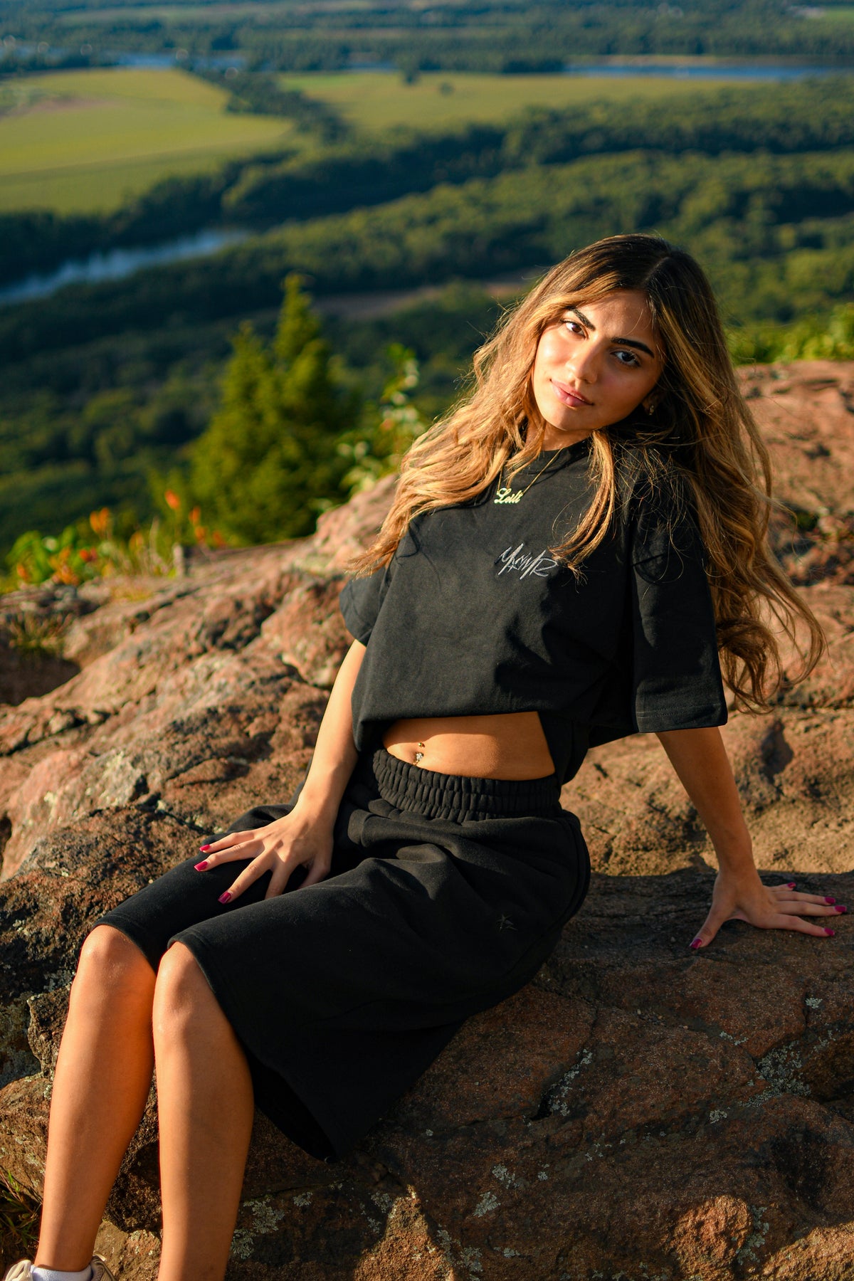 MAMOUR OVERSIZED BLACK TEE