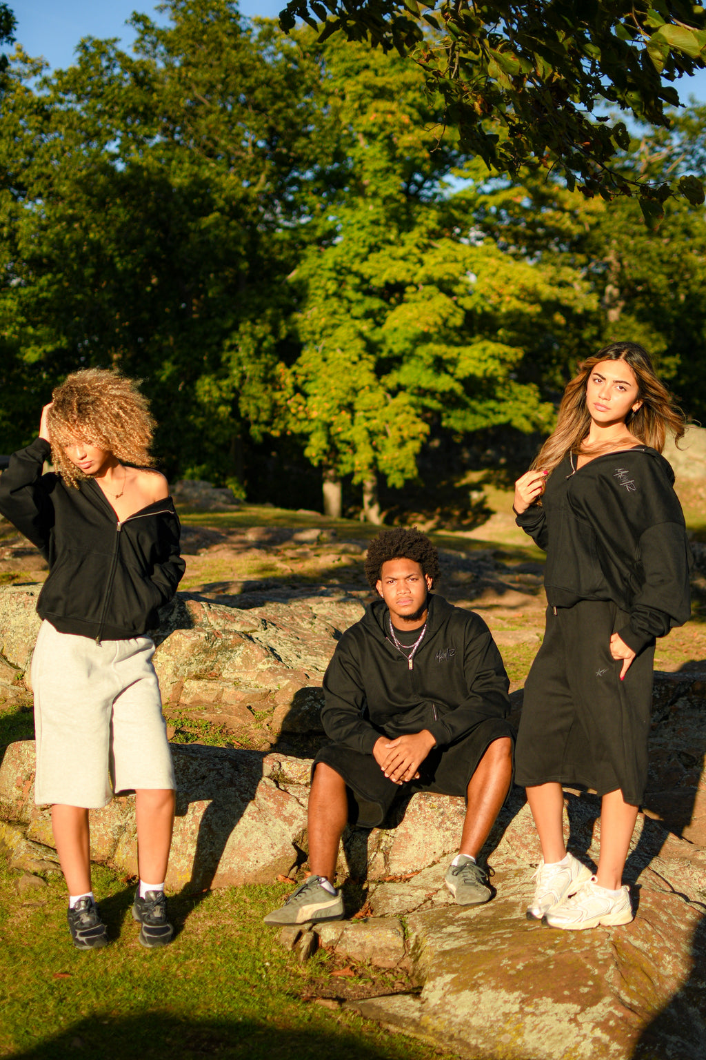MAMOUR BLACK ZIP-UP